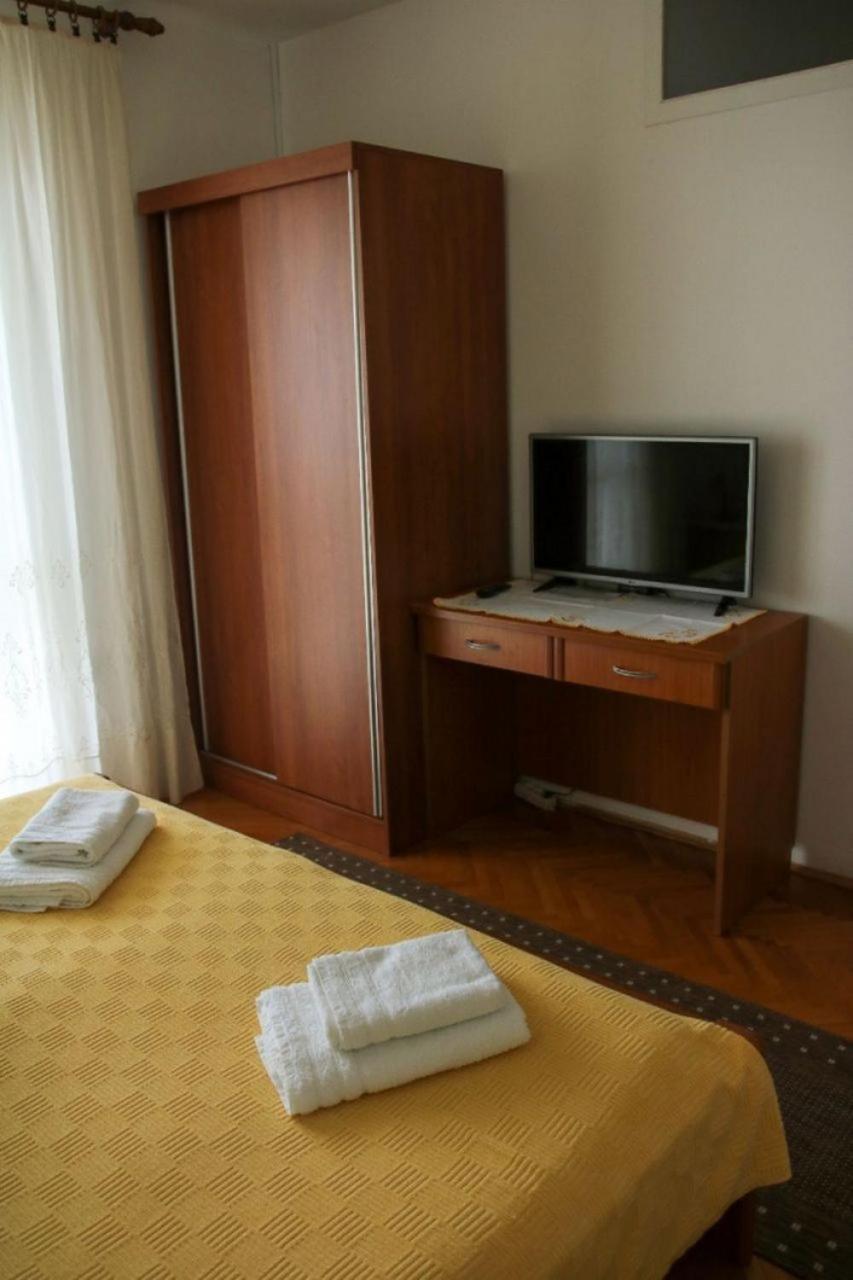 Apartments Zdravko - 150 M From Sandy Beach Duće Exterior foto