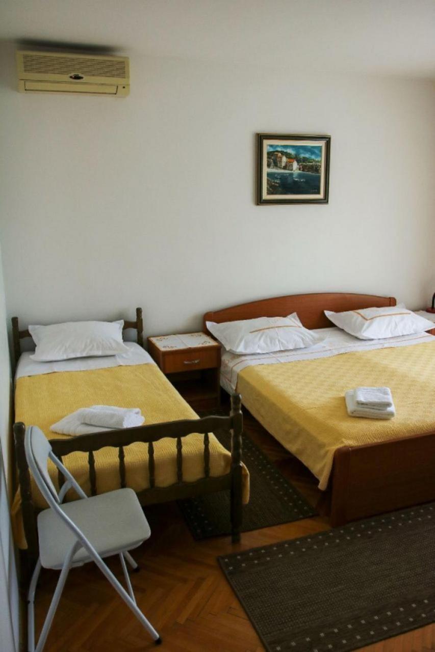 Apartments Zdravko - 150 M From Sandy Beach Duće Exterior foto